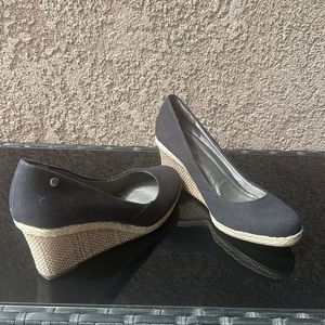 Life strife size 9 black with wicker looking bottom wedge. Like new